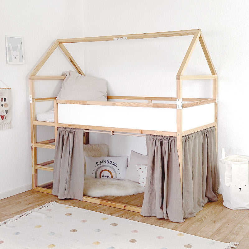 IKEA Kura Hausbett mit Erhöhung, Dach und Vorhängen.