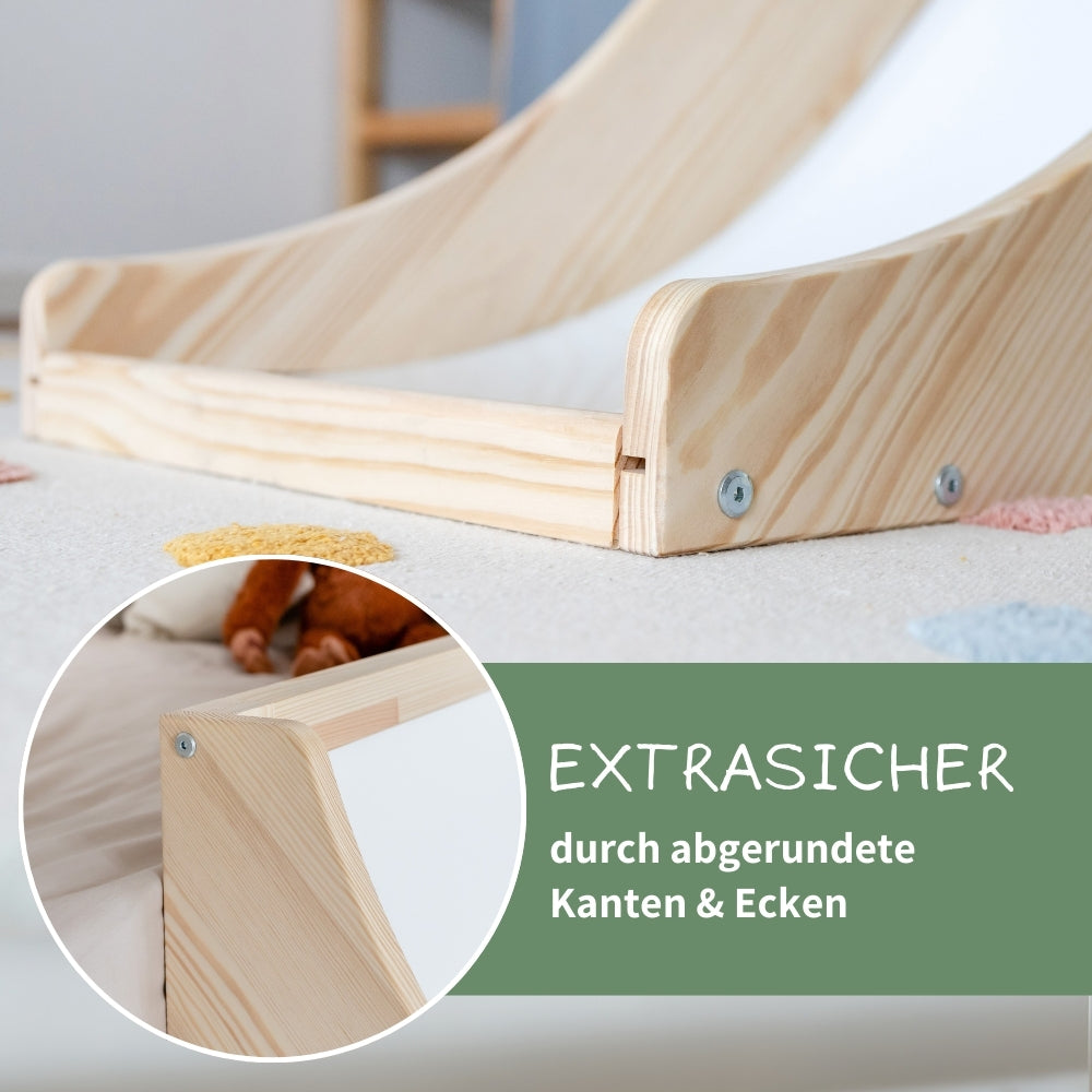 Passgenaue Rutsche fürs Kura Kinderbett aus geschliffenem Kiefernholz mit abgerundeten Ecken und Kanten.