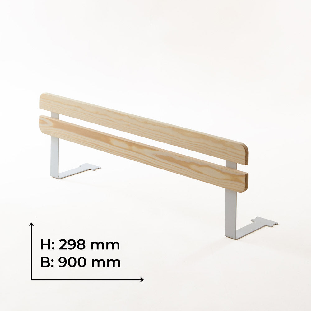 Rausfallschutz aus unbehandeltem Kiefernholz für das IKEA KURA Kinderbett, bestehend aus zwei horizontalen Holzleisten mit weißen Metallhalterungen.