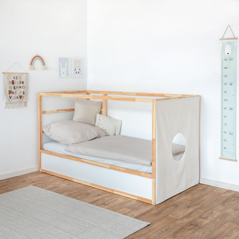 IKEA Kura Bodenbett mit Hausbett Vorhang aus Stoff.