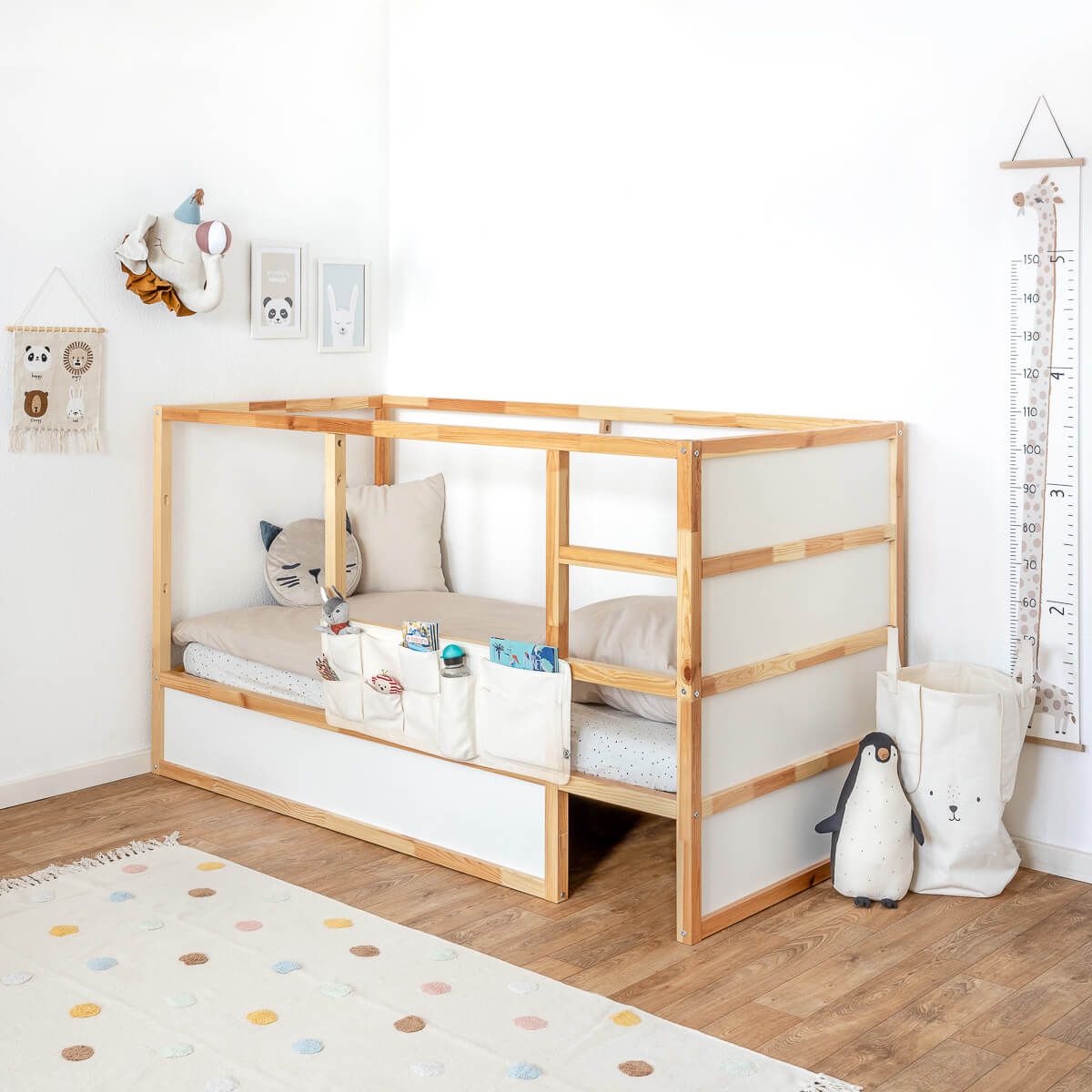 Rausfallschutz mit Spielzeugaufbewahrung für das Ikea Kura Kinderbett