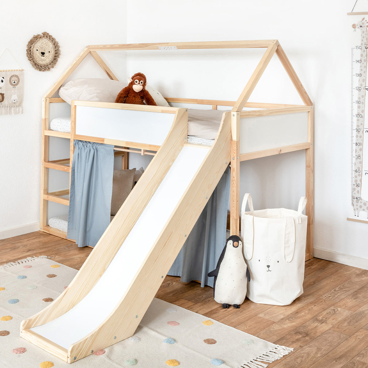 Kinderbett von Ikea als Hochbett mit Dach und Rutsche