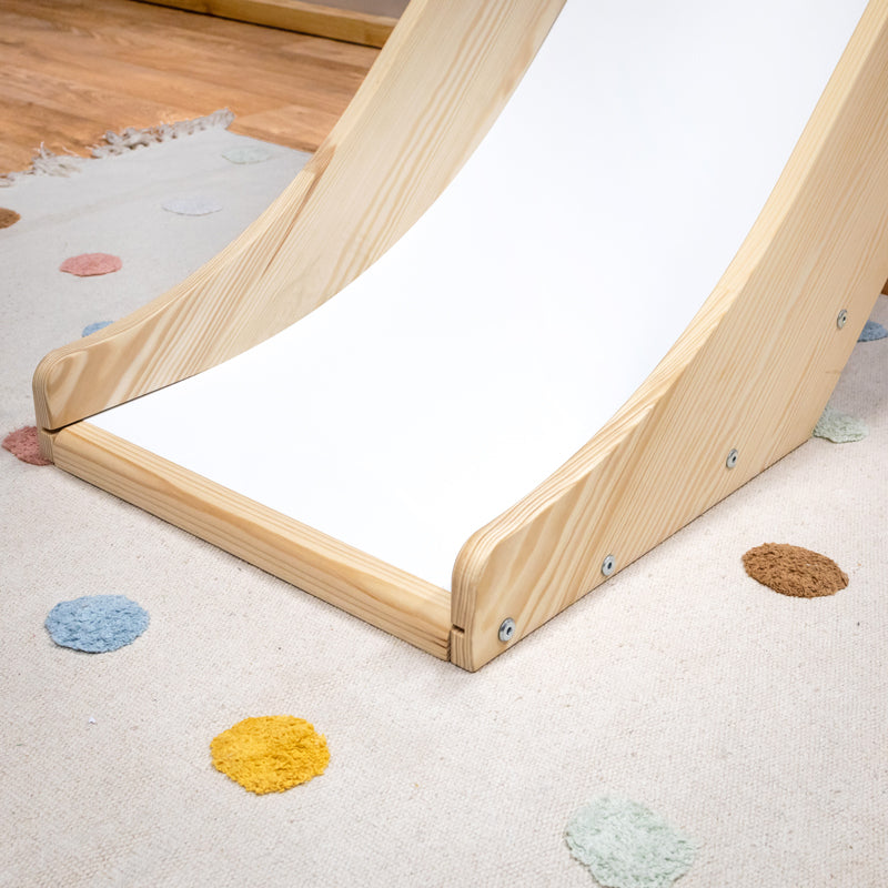 Detailansicht einer Kura Rutsche für Ikea Kinderbett.