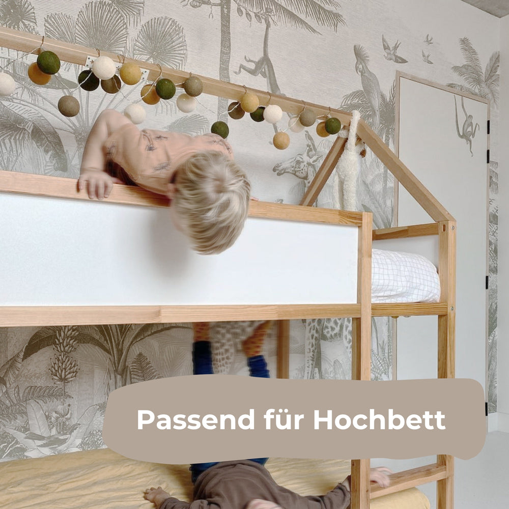 IKEA Kura als Hochbett mit Dach.