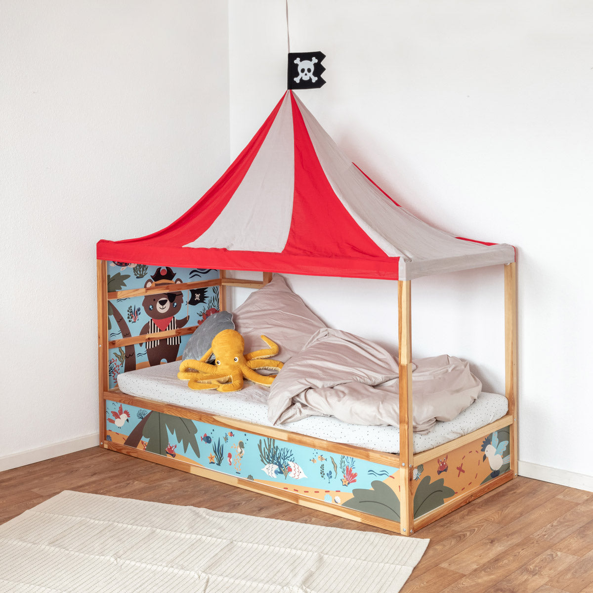 Ikea Kura Kinderbett mit Pirat Betthimmel Set und Pirat Sticker Set