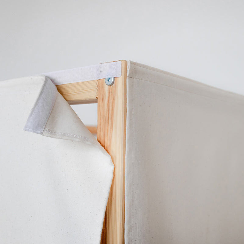 Detail Anbringung mit Klettbänder der Bettvorhänge für Hausbett Set für Ikea Kura Kinderbett
