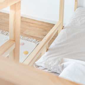 Detailansicht von oben: Rausfallschutz für Ikea Kura Kinderbett
